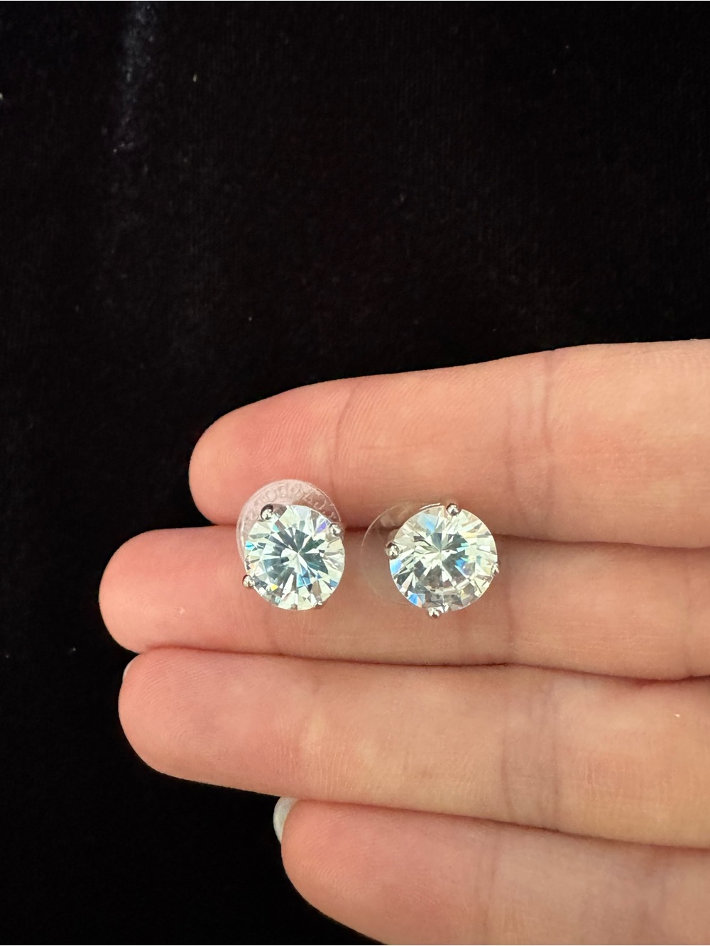 🔹 Substantial Classic Clear Crystal Stud Earrings - Sparkling White